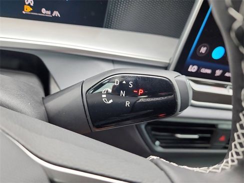 New 2025 Volkswagen Tiguan SE image 22