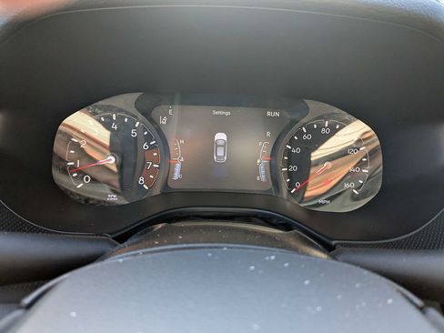 Used 2025 Jeep Compass Trailhawk AWD/4WD image 32