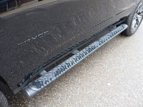 Used 2022 Chevrolet Tahoe Z71 w/ Luxury Package image 34