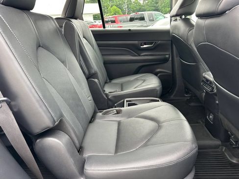 Used 2024 Toyota Grand Highlander FWD image 16
