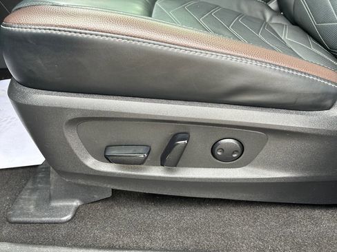Used 2023 Nissan Pathfinder Platinum AWD/4WD image 13