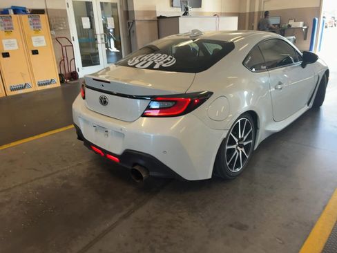 Used 2022 Toyota GR86 image 2