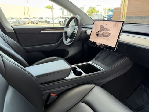 Used 2023 Tesla Model Y Long Range AWD/4WD image 44