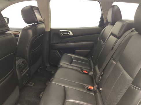 Used 2017 Nissan Pathfinder Platinum w/ Family Entertainment Package AWD/4WD image 18