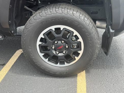 Used 2024 Toyota Tacoma TRD Off-Road w/ TRD Off Road Premium Package AWD/4WD image 9