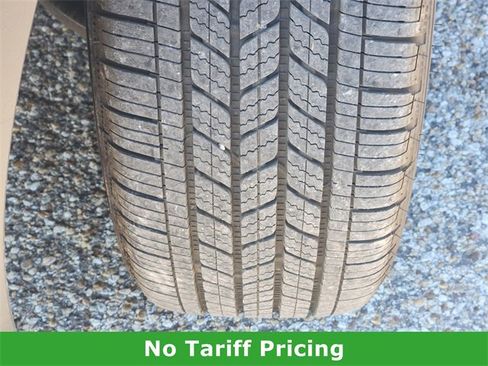 Certified 2025 Nissan Kicks SR image 9