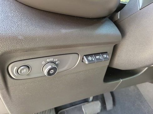 Used 2021 Buick Envision Essence w/ Technology Package I FWD image 23