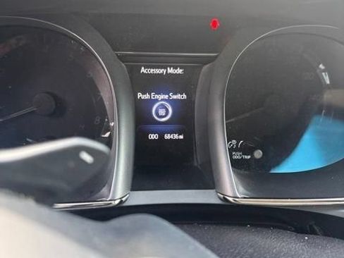 Used 2018 Toyota Avalon XLE FWD image 16
