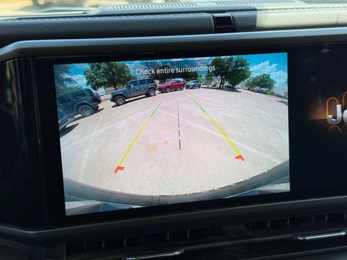 Used 2025 Jeep Wrangler Unlimited Sahara AWD/4WD image 24