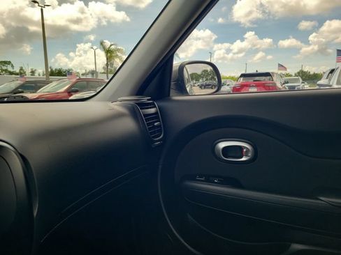 Used 2019 Kia Soul FWD image 26
