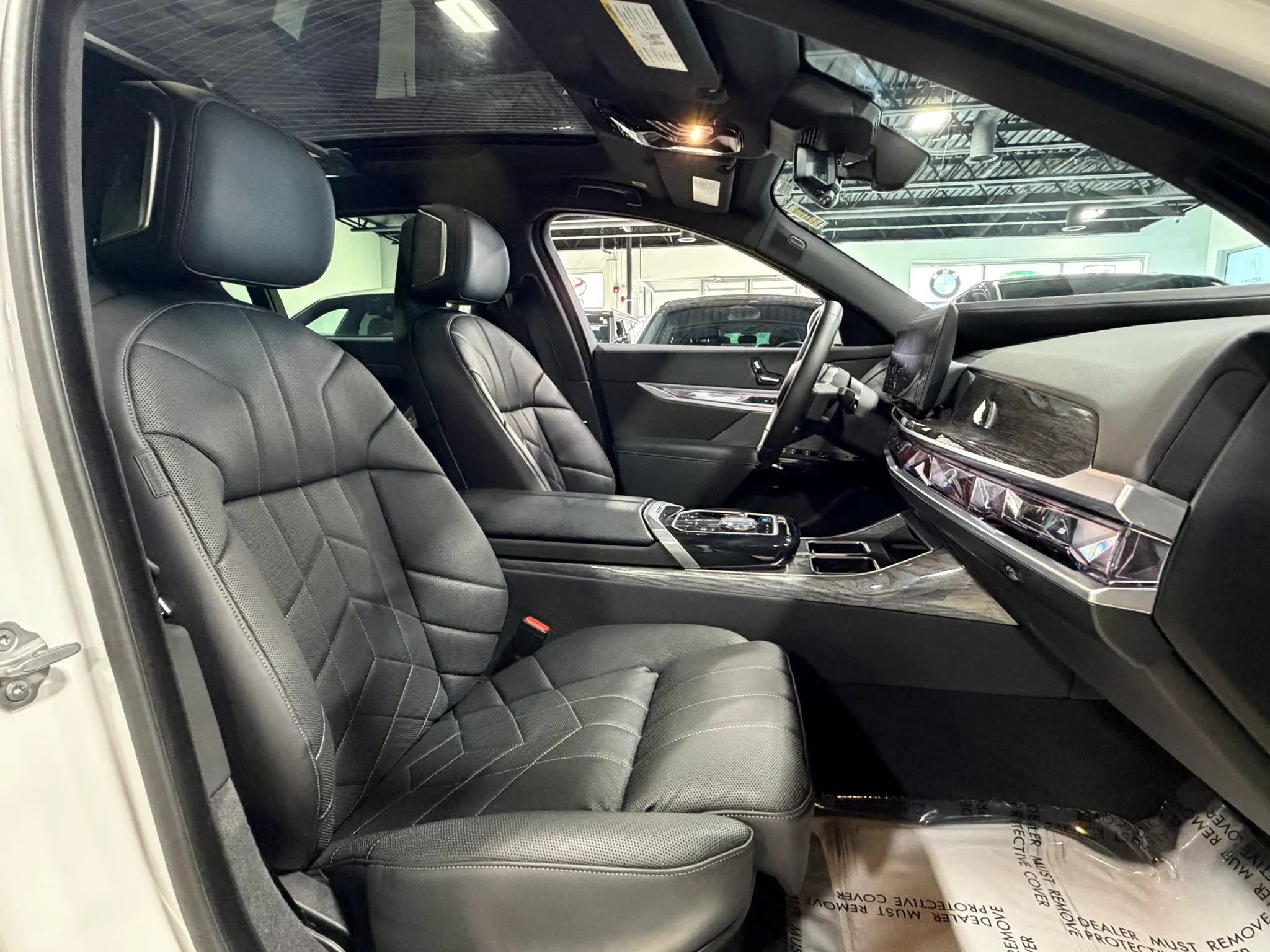 Used 2024 BMW i7 xDrive60 w/ Executive Package AWD/4WD image 8