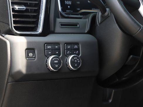 Used 2025 GMC Sierra 2500 Denali AWD/4WD image 24