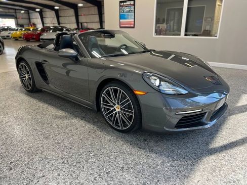 Used 2017 Porsche 718 Boxster image 8