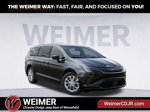New 2027 Chrysler Pacifica Select AWD/4WD image 5