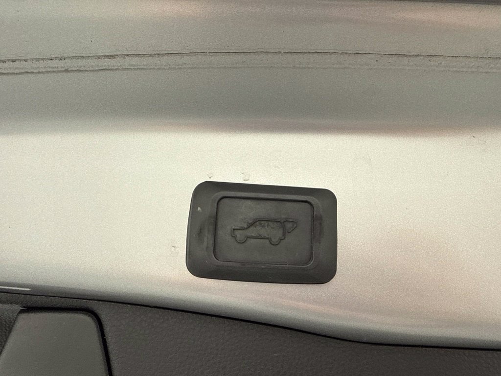 Used 2020 Toyota RAV4 XLE w/ Convenience Package FWD image 13