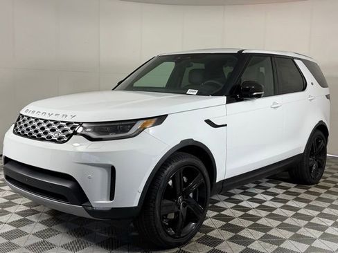 New 2026 Land Rover Discovery S image 2