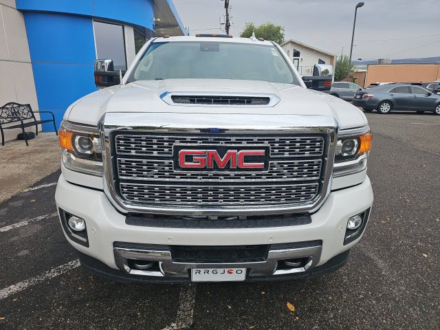 Used 2019 GMC Sierra 2500 Denali w/ Duramax Plus Package AWD/4WD image 3