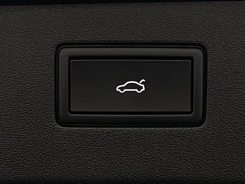 Certified 2025 Volkswagen Tiguan SE AWD/4WD image 6