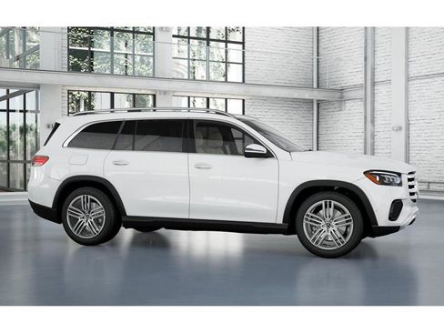 Used 2025 Mercedes-Benz GLS 450 4MATIC image 14