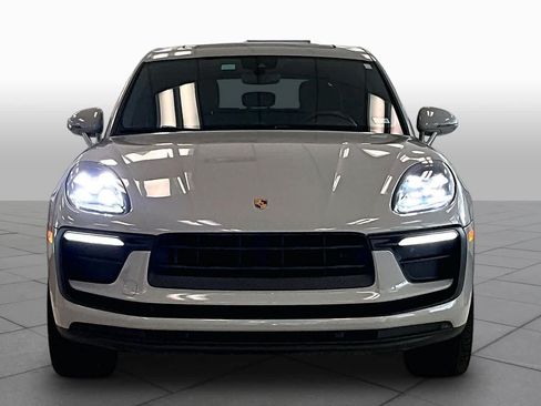 Used 2022 Porsche Macan AWD/4WD image 3