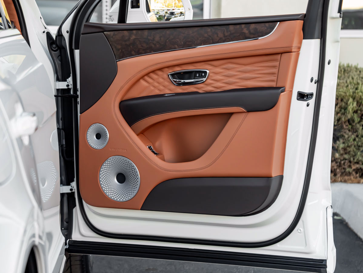 Used 2027 Bentley Bentayga AWD/4WD image 39