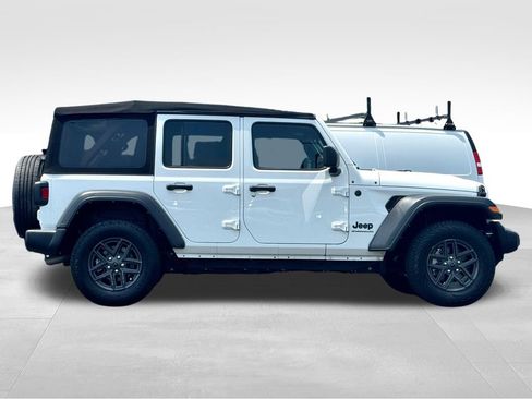 Used 2024 Jeep Wrangler Unlimited Sport AWD/4WD image 8