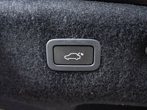 Used 2022 Jaguar XF R-Dynamic SE AWD/4WD image 21