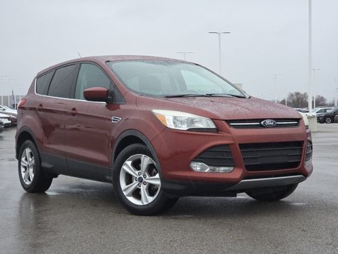 Used 2015 Ford Escape SE image 2