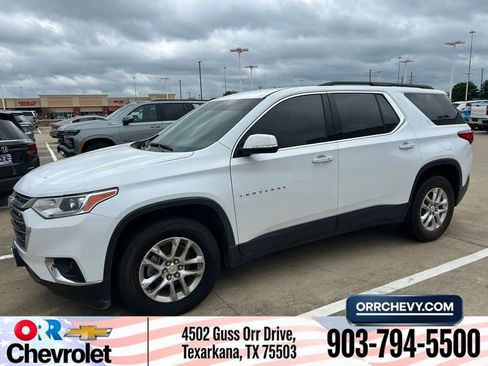 Used 2020 Chevrolet Traverse LT w/ LPO, Cargo Package FWD image 1