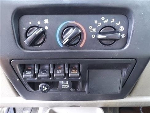 Used 2005 Jeep Wrangler Rubicon image 13