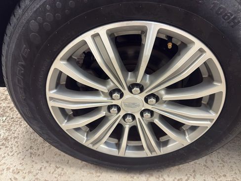 Used 2019 Cadillac XT5 Luxury image 34