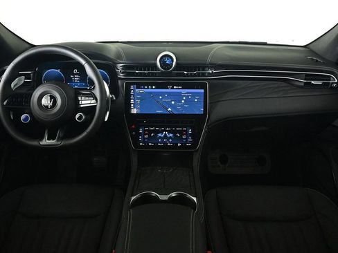 Used 2025 Maserati Grecale GT image 9
