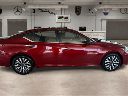 Used 2024 Nissan Altima 2.5 SV FWD image 7