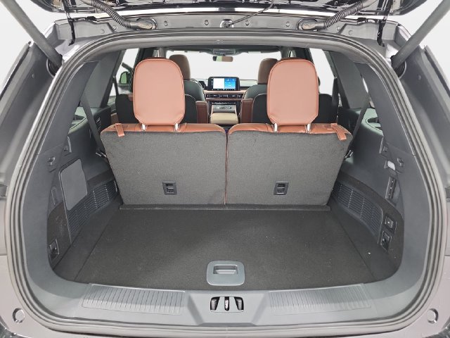 New 2027 Lincoln Aviator Reserve w/ Jet Appearance Package AWD/4WD image 32