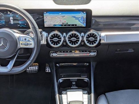 Used 2022 Mercedes-Benz GLB 250 4MATIC image 11