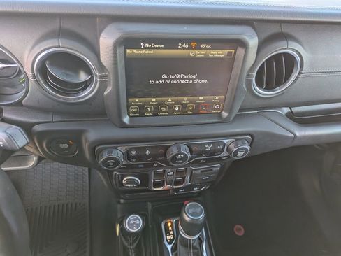 Used 2022 Jeep Wrangler Unlimited Sahara w/ Cold Weather Group image 15