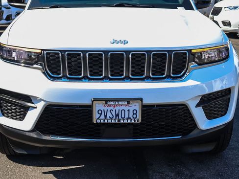 Used 2025 Jeep Grand Cherokee Laredo X RWD image 9