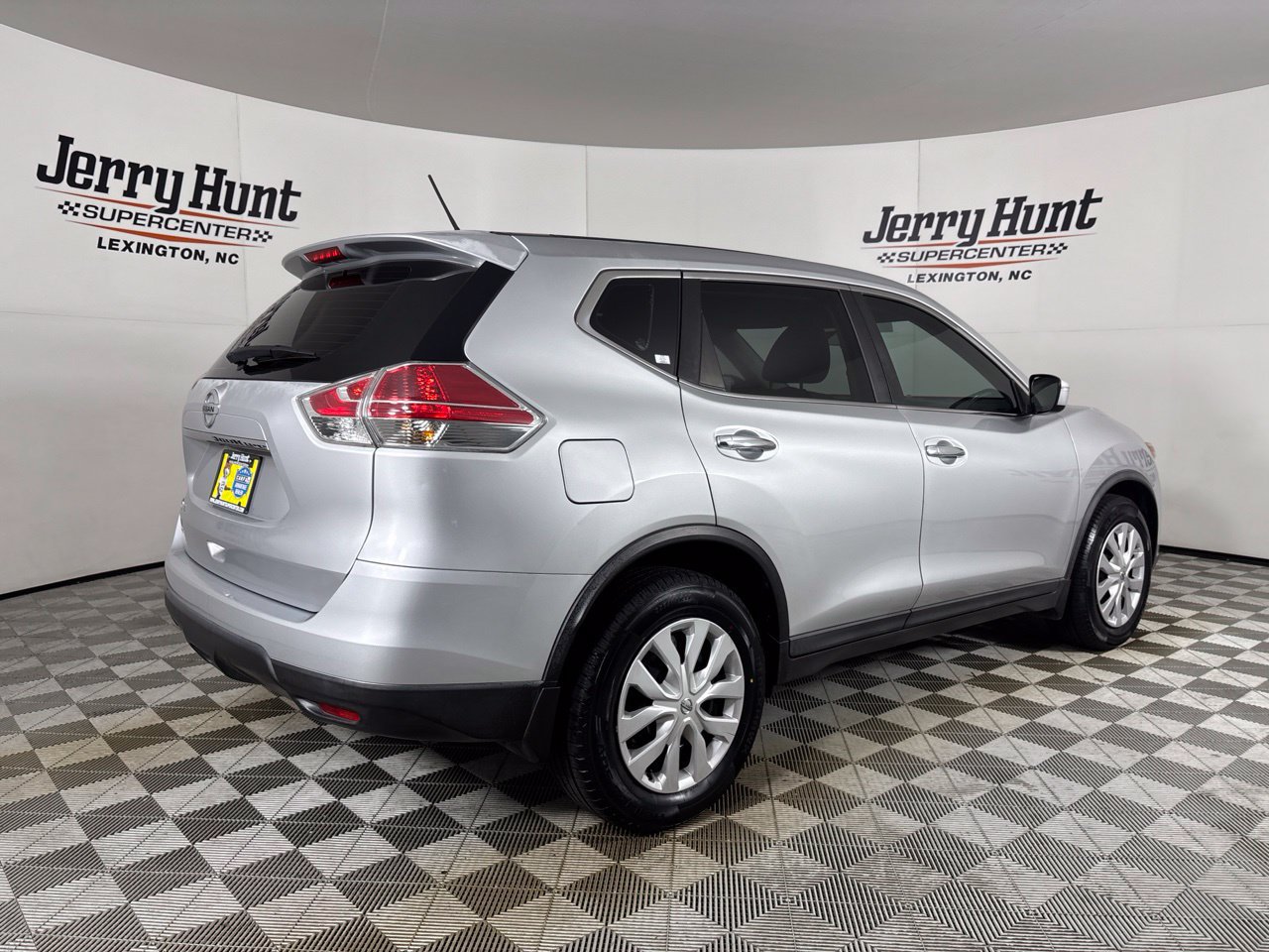 Used 2015 Nissan Rogue S FWD image 4