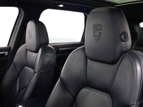 Used 2017 Porsche Cayenne image 19