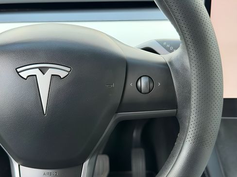 Used 2023 Tesla Model Y Long Range AWD/4WD image 41