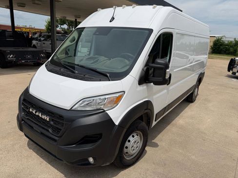 Used 2025 RAM ProMaster 2500 w/ Convenience Group FWD image 9