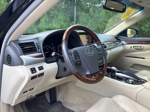 Used 2015 Lexus LS 460 AWD w/ Comfort Package image 5