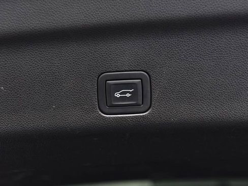 Used 2024 Chevrolet Suburban LT image 25