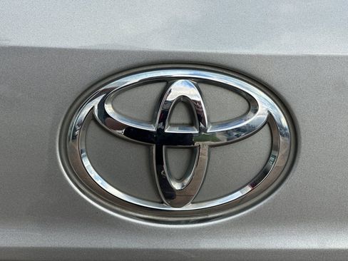 Certified 2022 Toyota Highlander L image 35