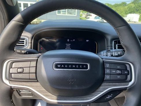 Used 2023 Jeep Wagoneer L Series II AWD/4WD image 15