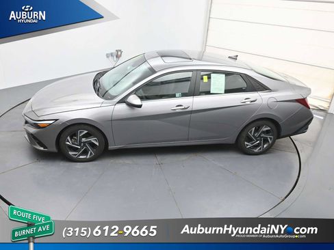 Used 2024 Hyundai Elantra SEL w/ Convenience Package FWD image 34