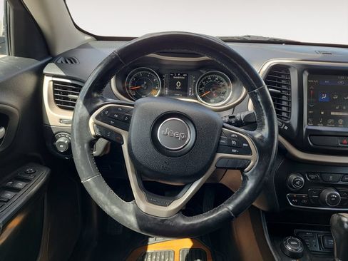 Used 2016 Jeep Cherokee Latitude w/ Cold Weather Group AWD/4WD image 12