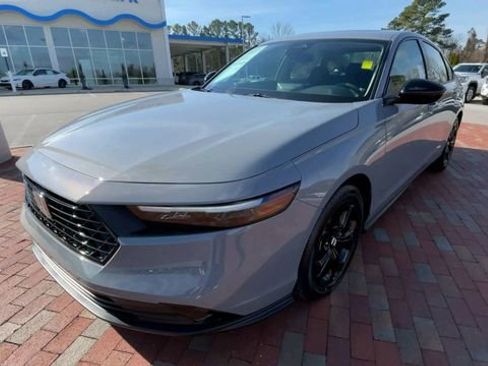 Certified 2025 Honda Accord SE image 5