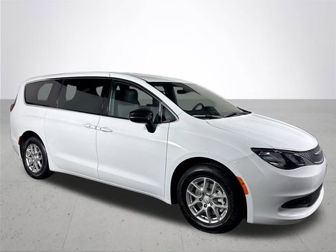 New 2026 Chrysler Voyager LX image 4