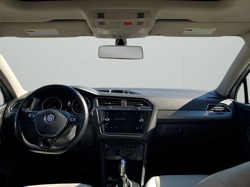 Used 2018 Volkswagen Tiguan SE w/ Panoramic Sunroof Package image 23